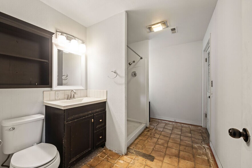 More Photos Of 121 S Nelson Ave, Gentry Light Manufacturing For Lease