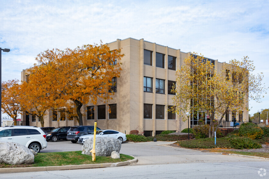 Primary Photo Of 700 Nicholas Blvd, Elk Grove Village Office For Lease