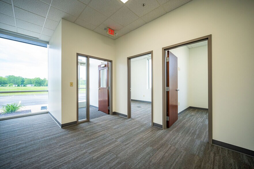 More Photos Of 3780 Tradeport Ct, Lockbourne Distribution For Lease