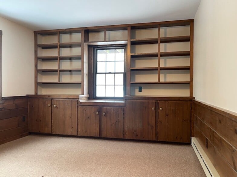 More Photos Of 1160 Putnam Pike, Chepachet Office For Lease