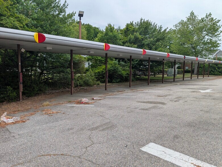 More Photos Of 200 Floyd Thompson Blvd, Hampton Fast Food For Lease