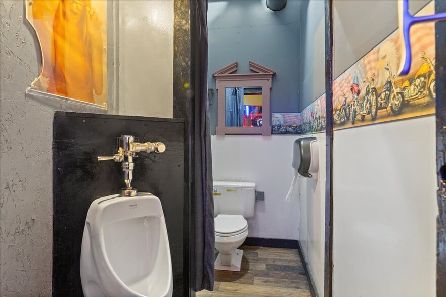 More Photos Of 626 16th Avenue, Council Bluffs General Retail For Sale