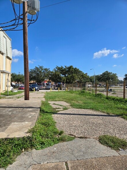 More Photos Of 8200 Broadway St, Houston Land For Sale