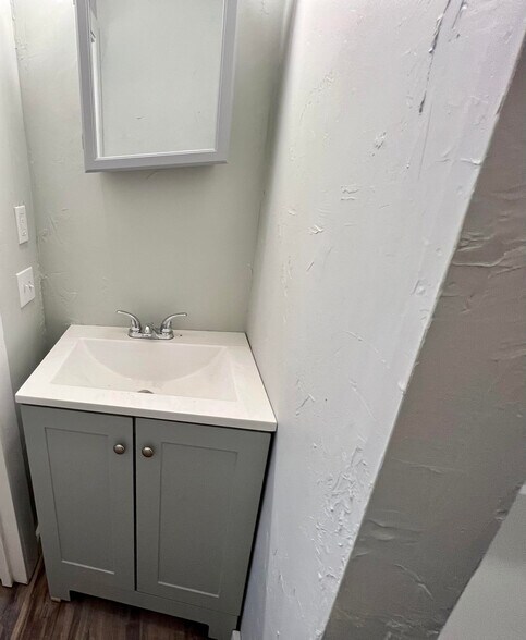 More Photos Of 308 Victor, Victor General Retail For Sale