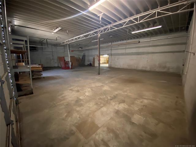 More Photos Of 713 N 2nd St, Stilwell Industrial For Sale