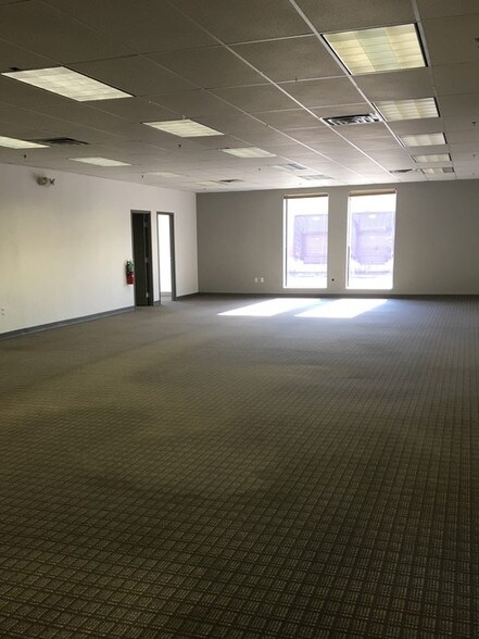 More Photos Of 30 Hook Mountain Rd, Pine Brook Warehouse For Lease
