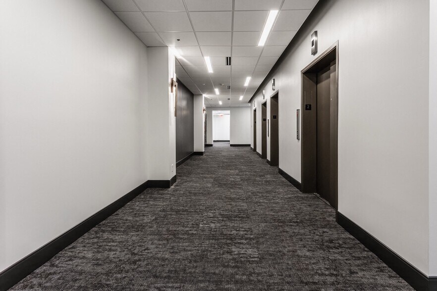 More Photos Of 36 S Pennsylvania St, Indianapolis Office For Lease