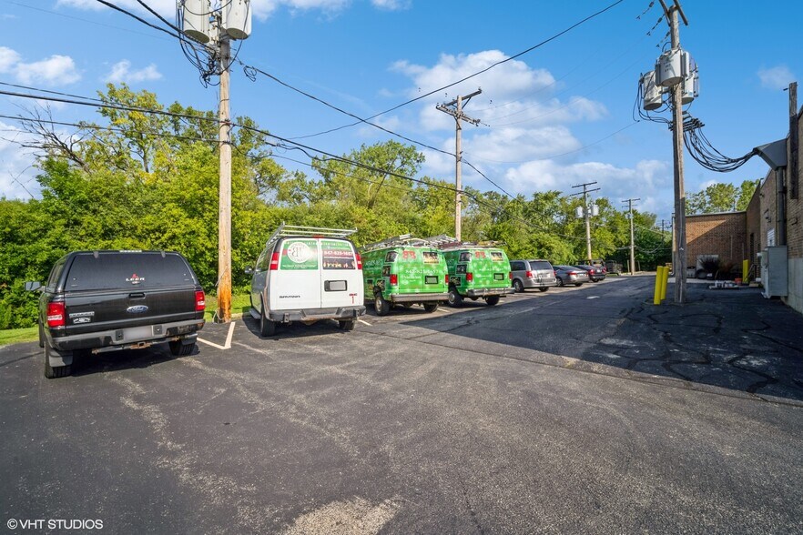More Photos Of 2068-2068 S Foster Ave, Wheeling Manufacturing For Lease