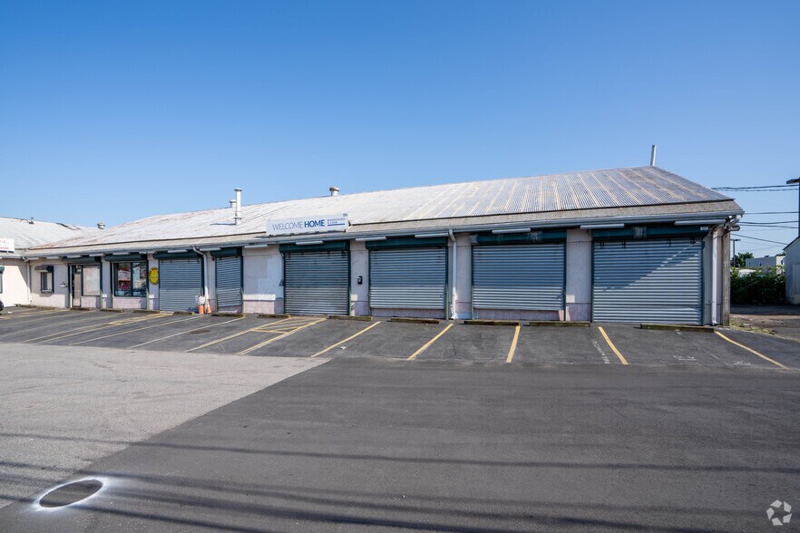 Primary Photo Of 15 Freeport Way, Boston Distribution For Lease