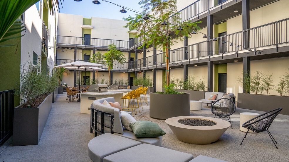 More Photos Of 1559 N Santa Fe Ave, Vista Apartments For Sale