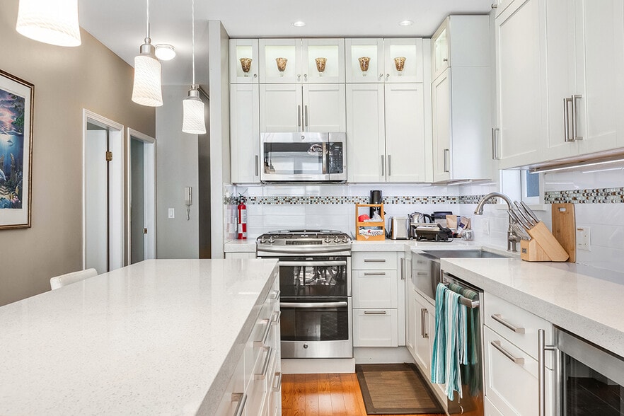 More Photos Of 2814 3rd Av W, Vancouver Hospitality For Sale
