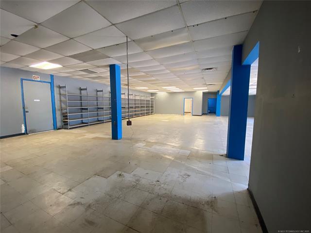 More Photos Of 713 N 2nd St, Stilwell Industrial For Sale