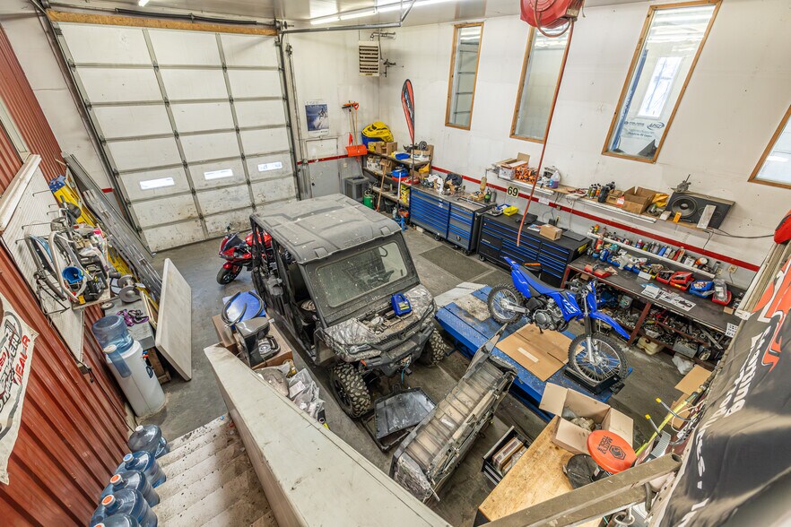 More Photos Of 4040 Glenbrook Dr, Hailey Showroom For Sale