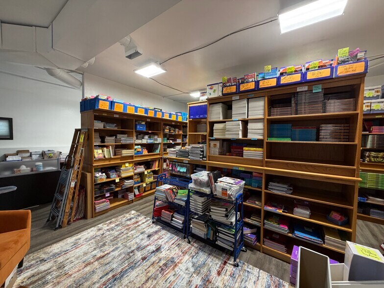 More Photos Of 4317 S River Blvd, Independence Office For Sale