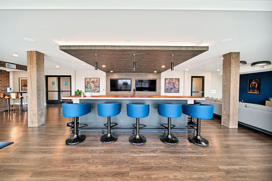 More Photos Of 11811-11821 NE 128th St, Kirkland Multifamily For Sale