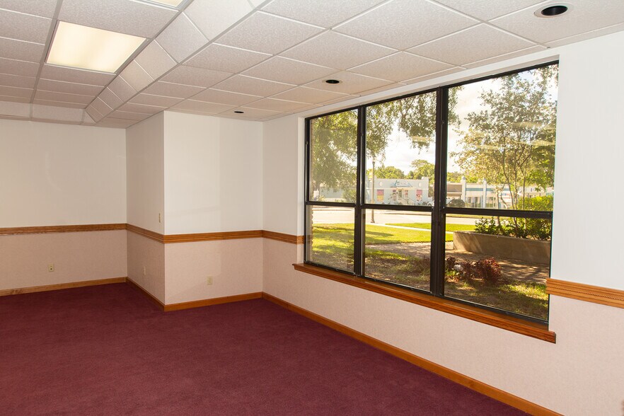 More Photos Of 300 E New Haven Ave, Melbourne Office For Sale