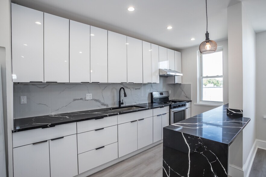 More Photos Of 6717 Myrtle Ave, Glendale Storefront Retail Residential For Sale