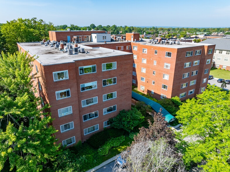 Primary Photo Of 17100 Van Aken Blvd, Cleveland Apartments For Sale