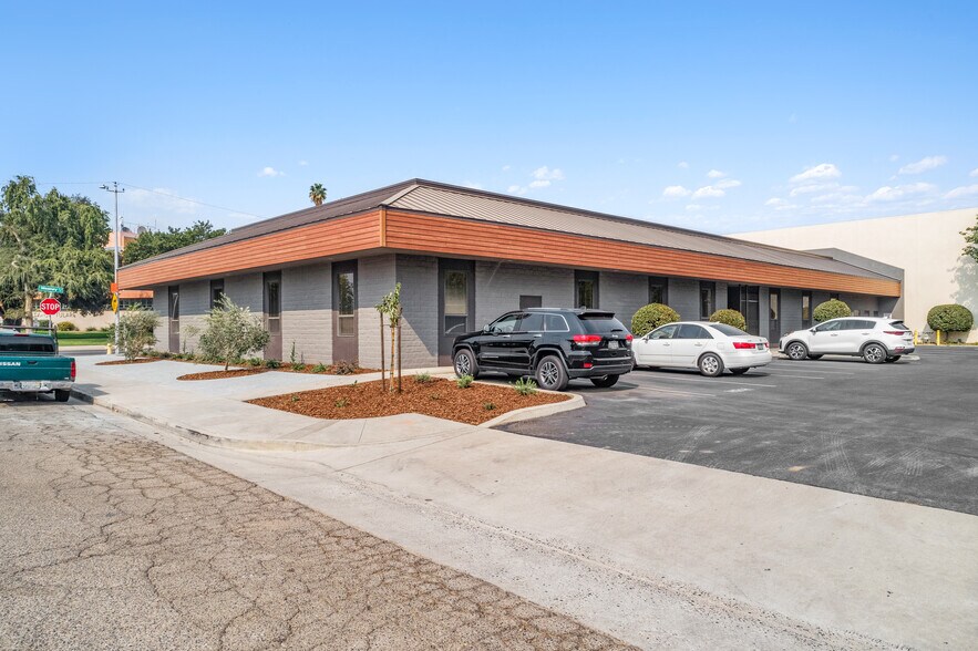 More Photos Of 220 S Mooney Blvd, Visalia Office For Lease