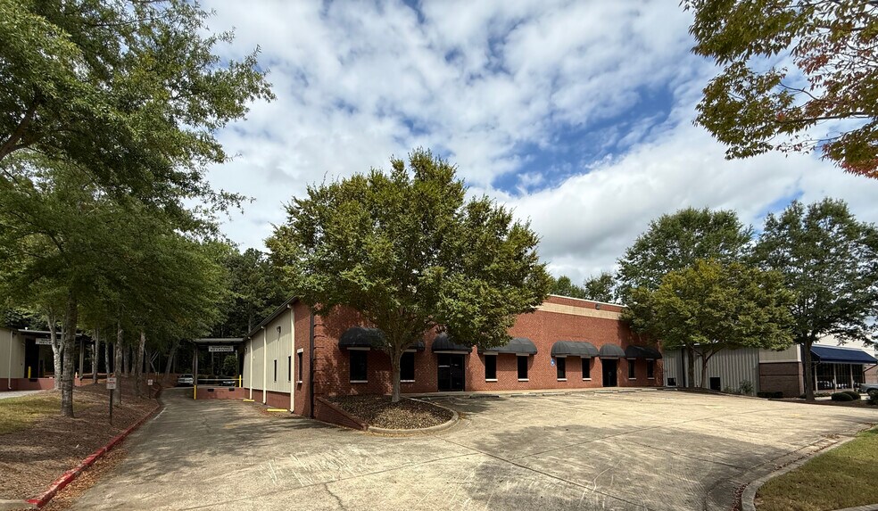 Primary Photo Of 3404 Florence Cir, Powder Springs Showroom For Sale