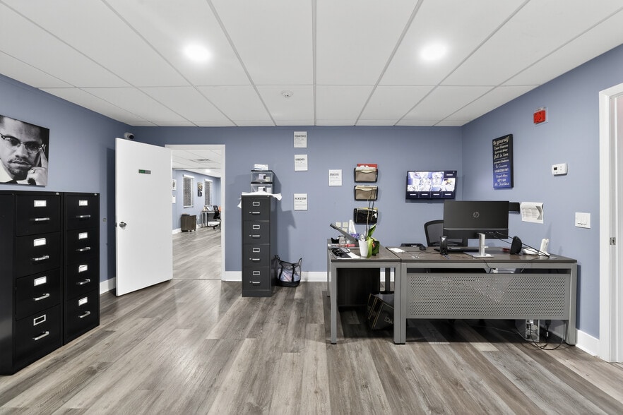 More Photos Of 1501 N Walnut St, Wilmington Office For Sale