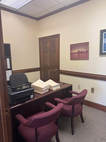 More Photos Of 20462 Chartwell Center Dr, Cornelius Office For Lease