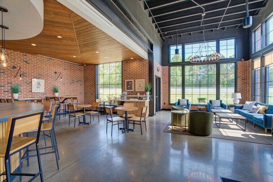 More Photos Of 640 Braves Blvd NE, Rome General Retail For Sale