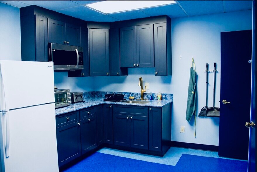 More Photos Of 700 Coventry Dr, Phillipsburg Medical For Sale