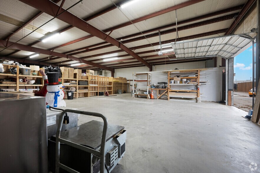 More Photos Of 910 S Cedar Ridge Dr, Duncanville Freestanding For Sale