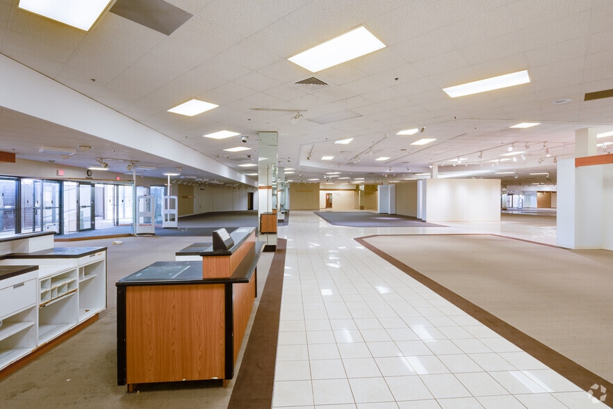 More Photos Of 3340 Mall Loop Dr, Joliet Department Store For Sale