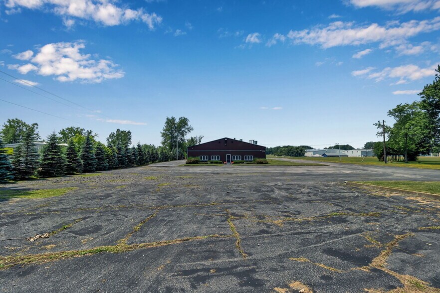 More Photos Of 7120 Seneca St, Elma Warehouse For Lease