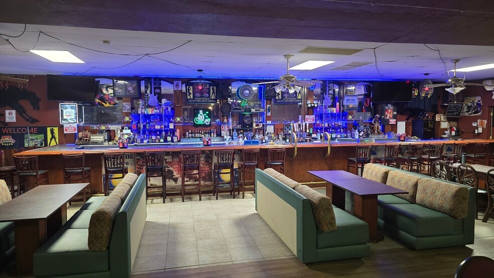 More Photos Of 200 E Frontier St, Eloy Bar For Sale