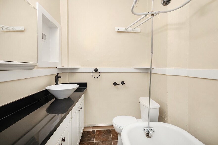 More Photos Of 504 E Denny Way, Seattle Apartments For Sale