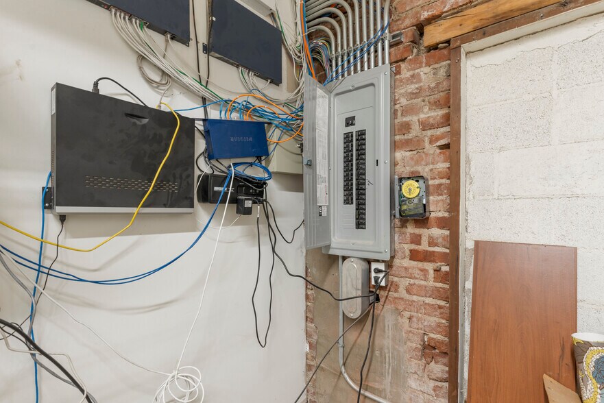 More Photos Of 621 S Kenosha Ave, Tulsa Auto Repair For Sale