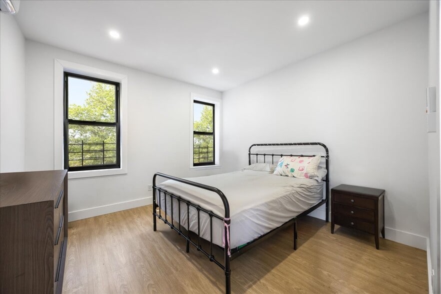 More Photos Of 2740 Sexton Pl, Bronx Apartments For Sale