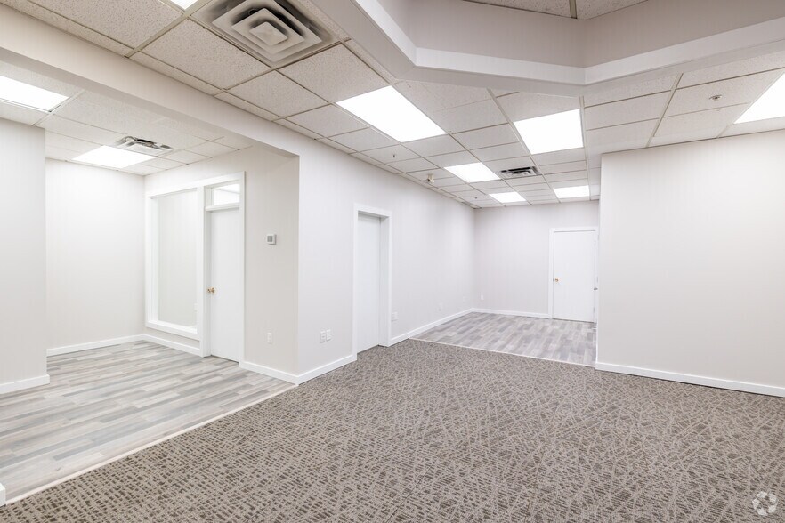 More Photos Of 1480 Foster St, White Rock Apartments For Lease