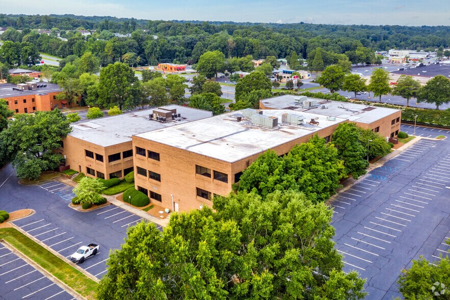 More Photos Of 4025 University Pky, Winston-Salem Unknown For Lease