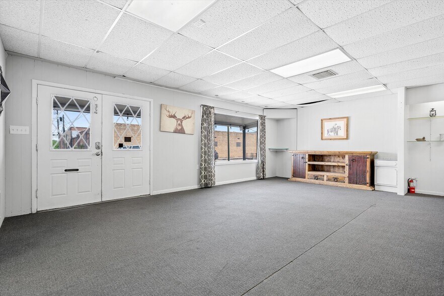 More Photos Of 203 N Spring St, Grand Saline Office For Sale