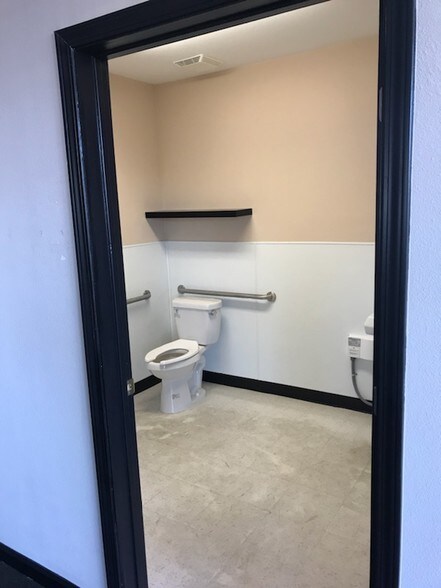 More Photos Of 2901 E Main St, Ventura Fast Food For Lease