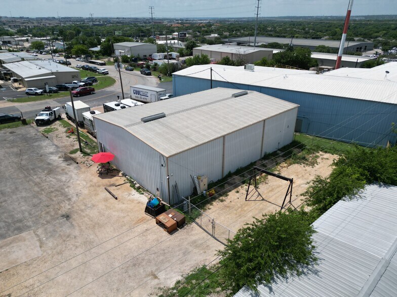More Photos Of 13802 Dragline Dr, Austin Warehouse For Lease