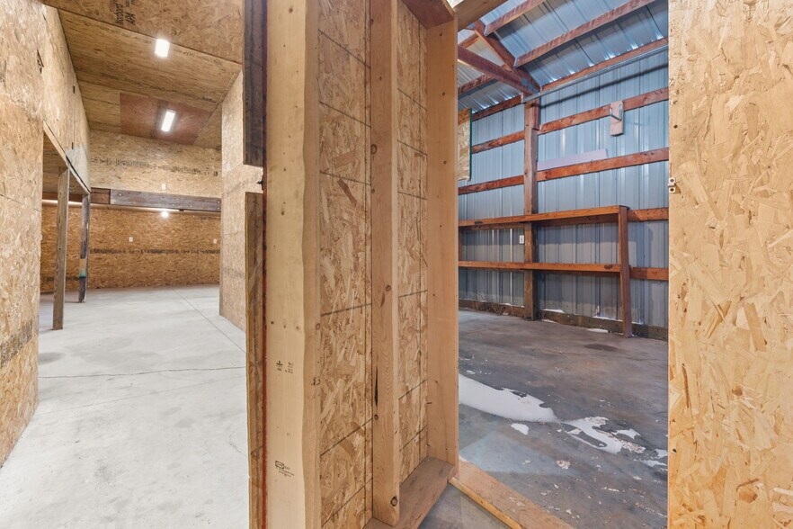 More Photos Of 1628-1630 Maple St, Reedsburg Warehouse For Lease