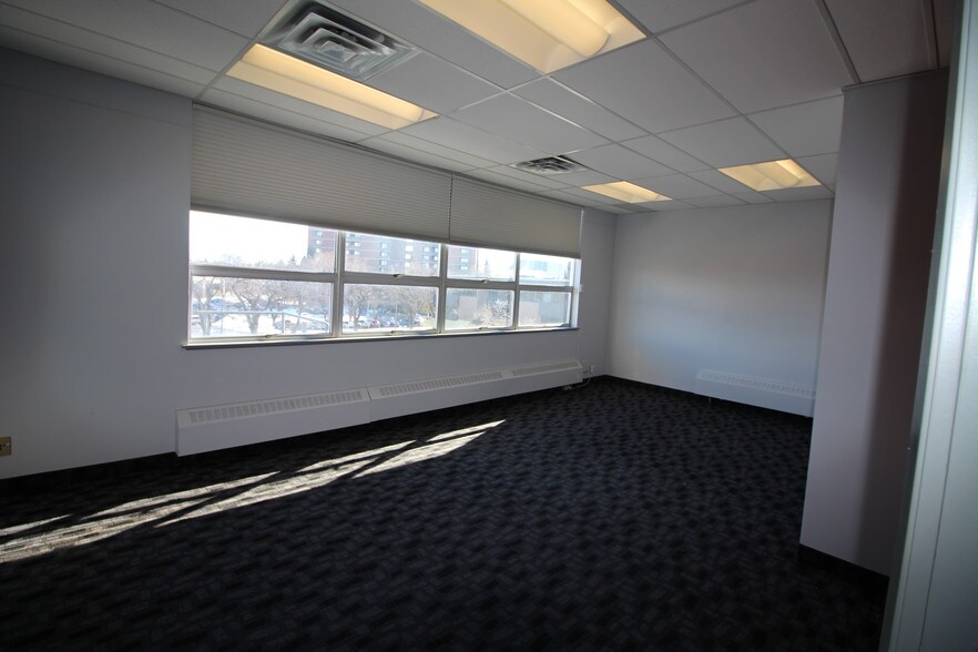 More Photos Of 515 7 St S, Lethbridge Office For Lease