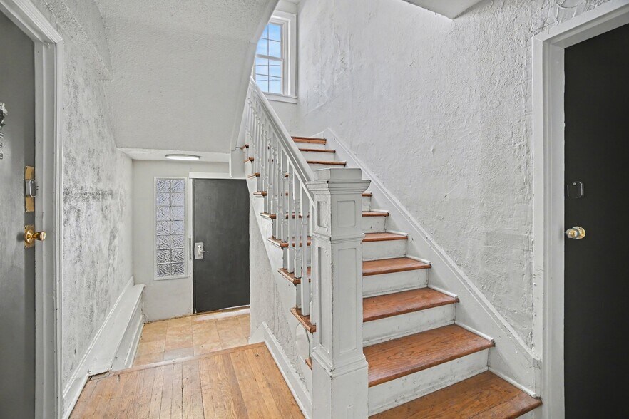 More Photos Of 109 E 40th St, Kansas City Apartments For Sale