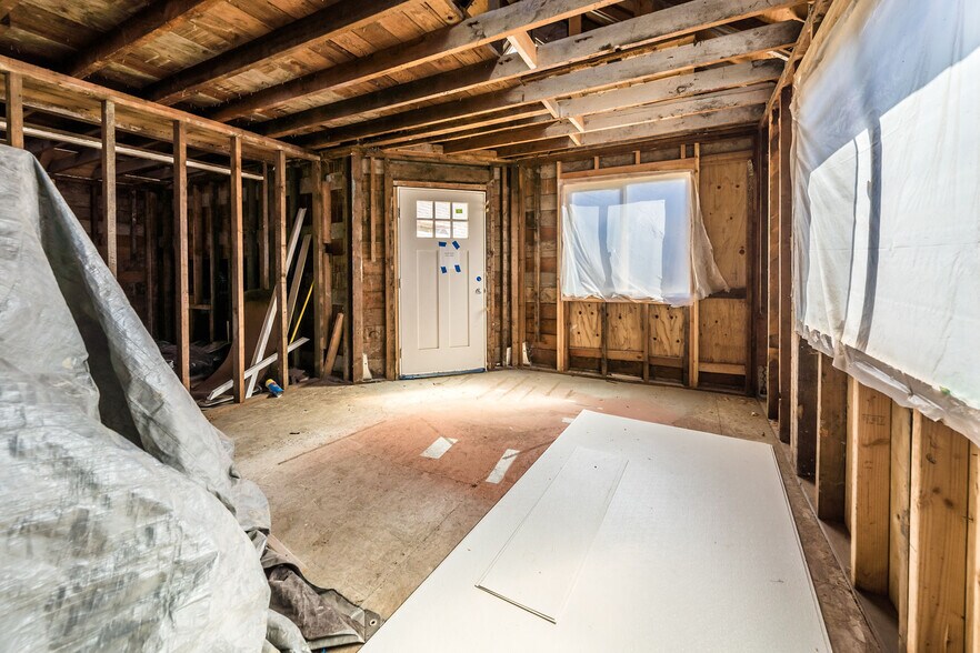 More Photos Of 1333 NE Keel Ave, Lincoln City Specialty For Sale