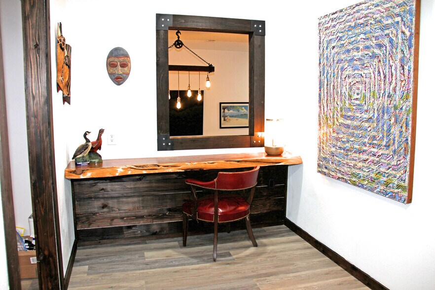 More Photos Of 98 Avenue A, Conroe General Retail For Lease