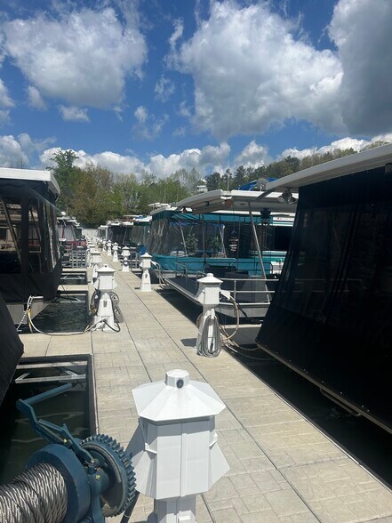More Photos Of 1581 Kentucky Rte 2275, Staffordsville Marina For Sale