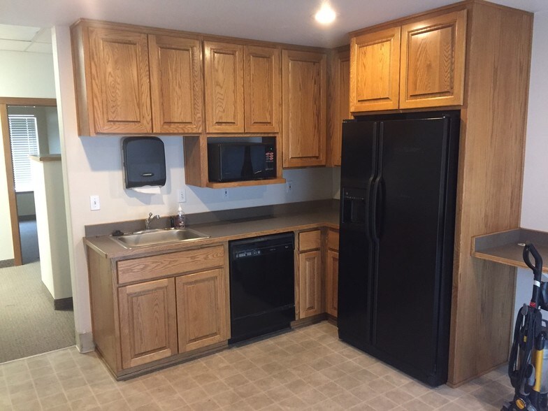 More Photos Of 3882 Crater Lake Ave, Medford Office For Sale