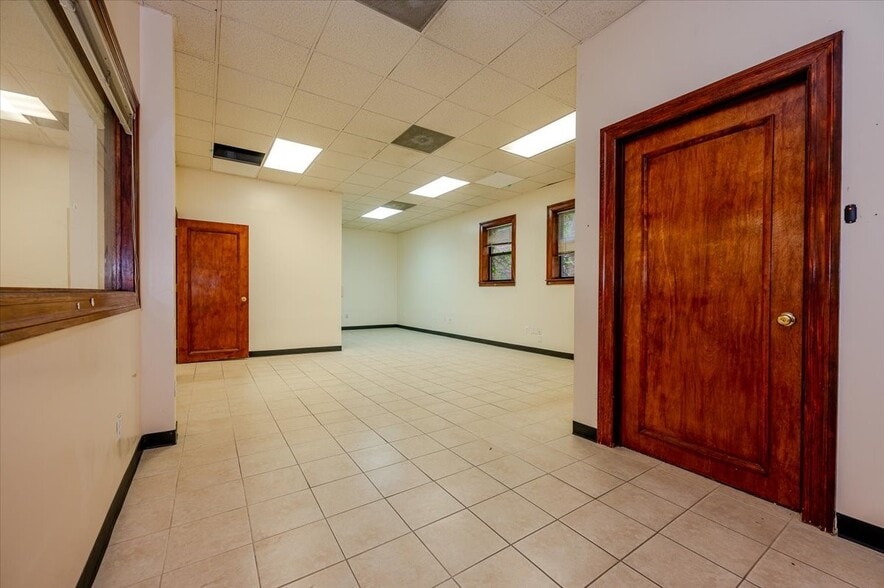 More Photos Of 2811 Zulette Ave, Bronx Office For Sale