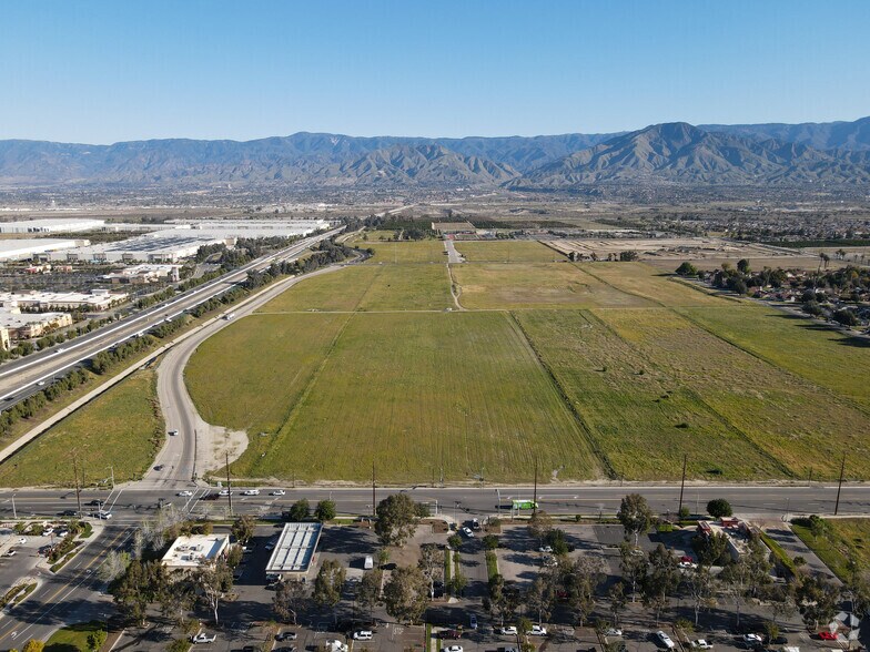 More Photos Of 1170 W Lugonia Ave, Redlands Unknown For Lease