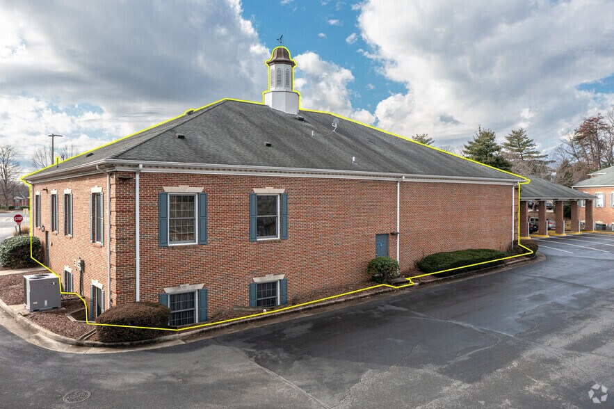 More Photos Of 1701 Financial Loop, Woodbridge Bank For Lease